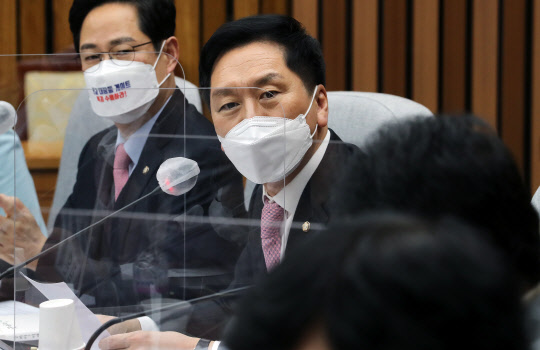김기현 국민의힘 원내대표가 28일 국회에서 열린 '이재명 비리 국민검증특별위원회' 긴급간담회에서 발언하고 있다. 국회사진기자단=연합뉴스